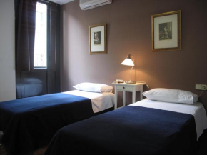 Гостиница Hostal LK Barcelona  Барселона